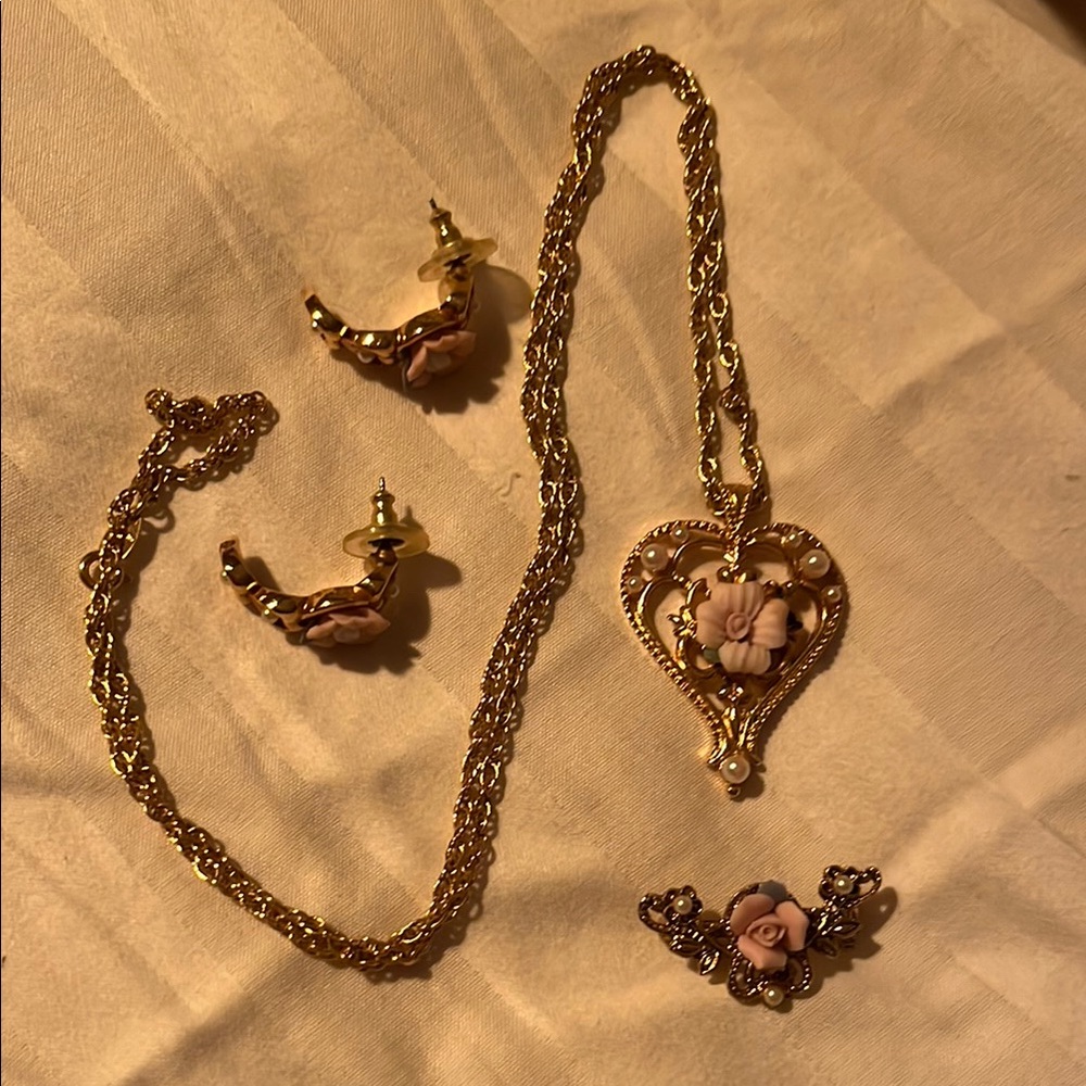 Vintage Avon Gold and Pink Floral Heart Jewelry Set